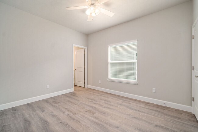 Building Photo - The Reef Townhome NOW LEASING FOR FALL 2026!