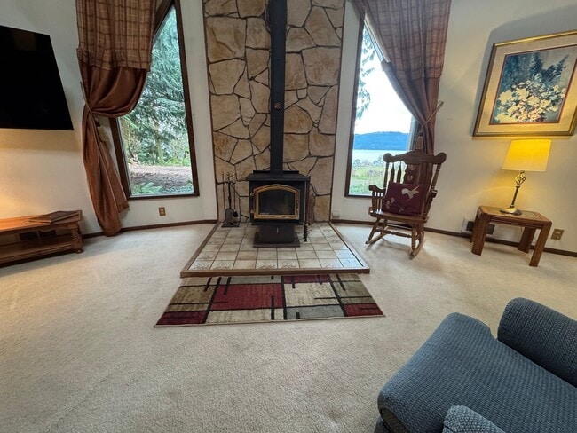 Building Photo - Samish Island home available February through May