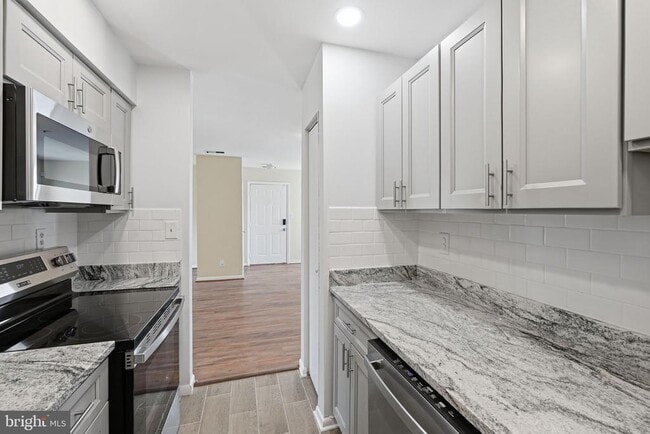 Building Photo - 13408 Shady Knoll Dr