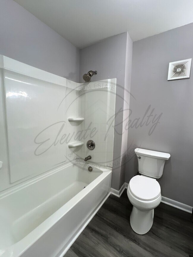 Building Photo - Bright and Airy Second-Floor Apartment wit...