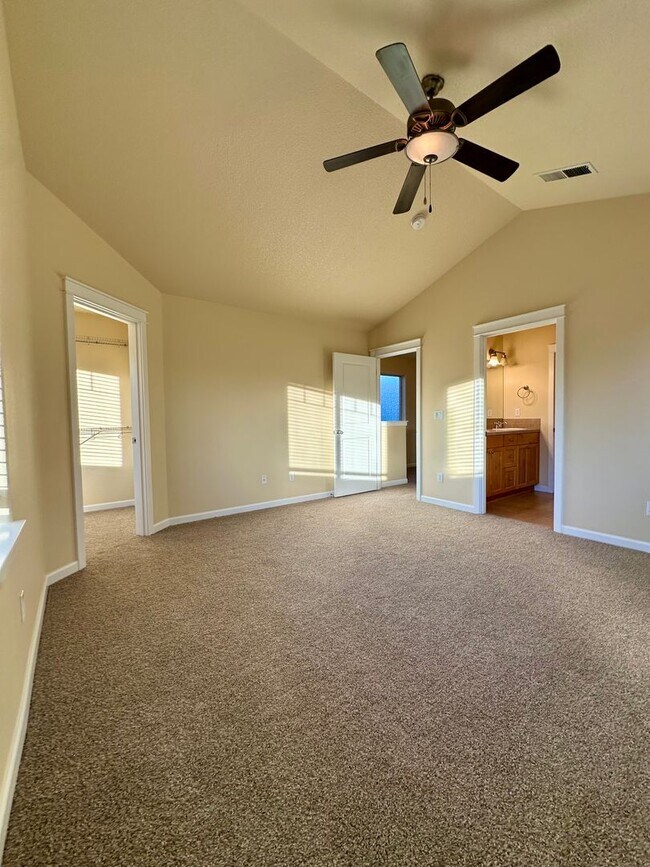 Building Photo - 63114 Dakota Dr