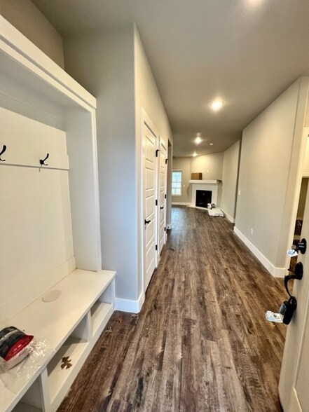 Building Photo - 2735 S Olive Ct