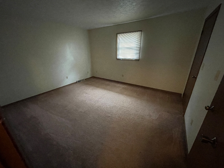 Building Photo - 1352 Red Tail Hawk Dr