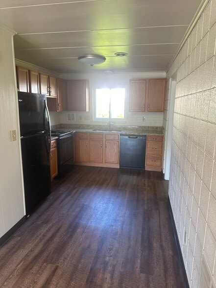 Kitchen - 439 College Ave
