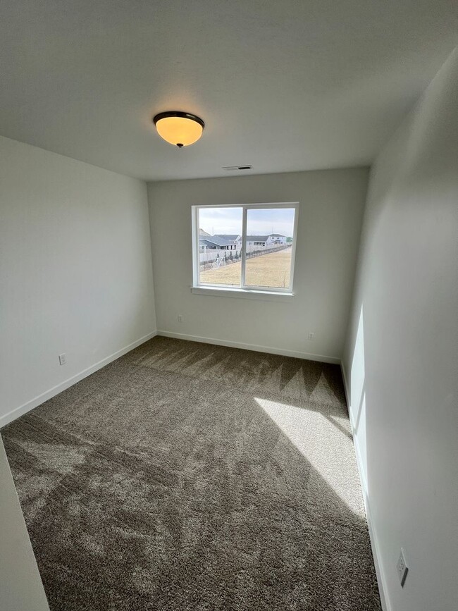 Building Photo - Brand New 3 bed 2.5 bath with flex room No...