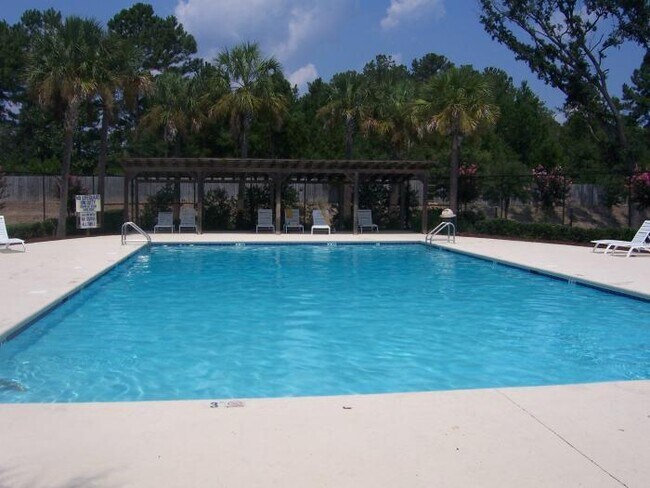 Building Photo - Available NOW