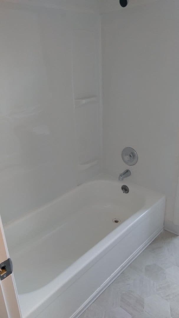 Building Photo - Quaint 1 Bedroom With Yard