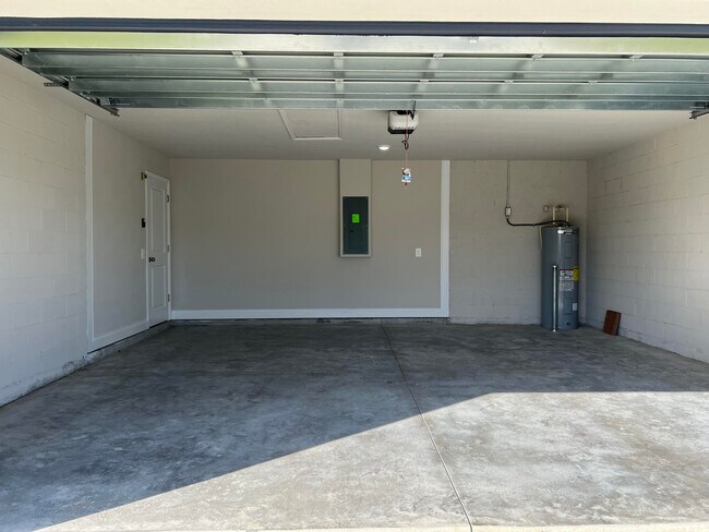 Building Photo - 838 San Filippo Dr SE