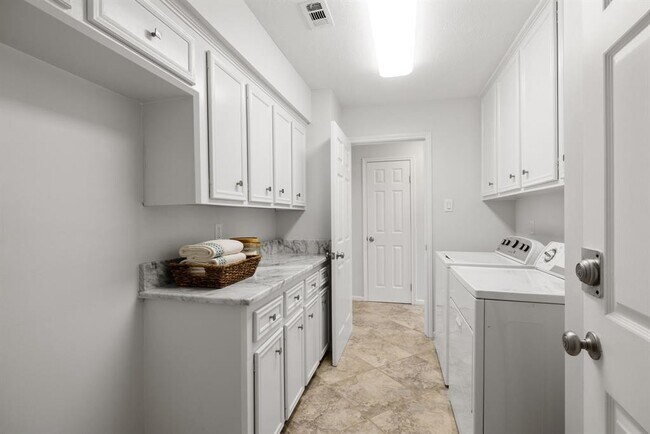 Building Photo - 9203 Godstone Ln