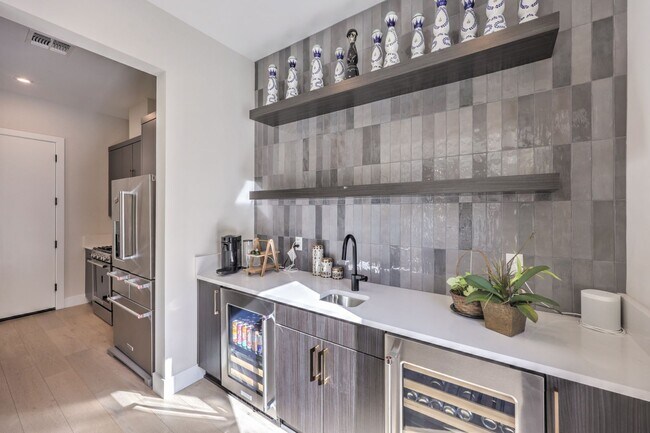 Building Photo - Exquisite 6-bed/ 6-bath residence nestled within the prestigious, guard-gated community of Revere...