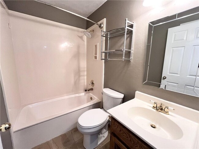 Building Photo - 95 Bassingham Dr