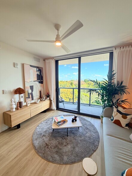 Building Photo - 342 NE 35th St