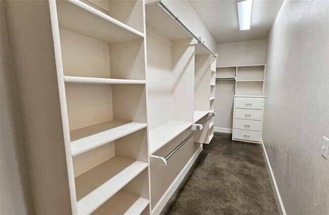 Building Photo - 6301 Hilltop Dr