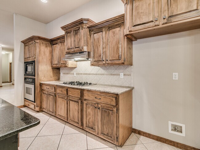 Building Photo - Fenwick Garden Village + Gated Community i...