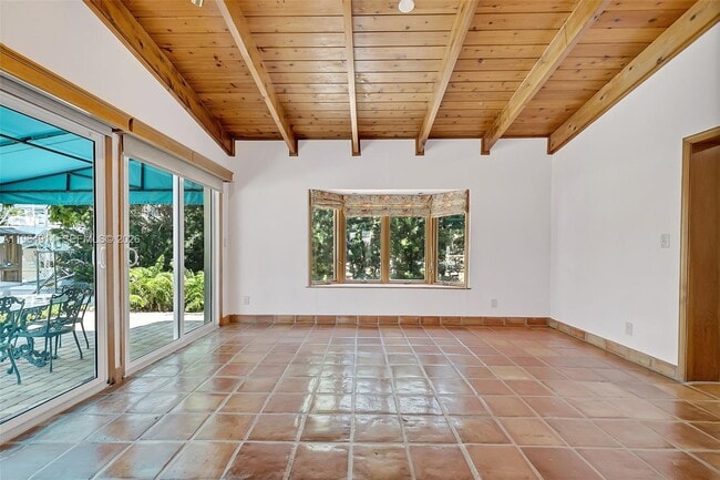 Building Photo - 325 Bontona Ave