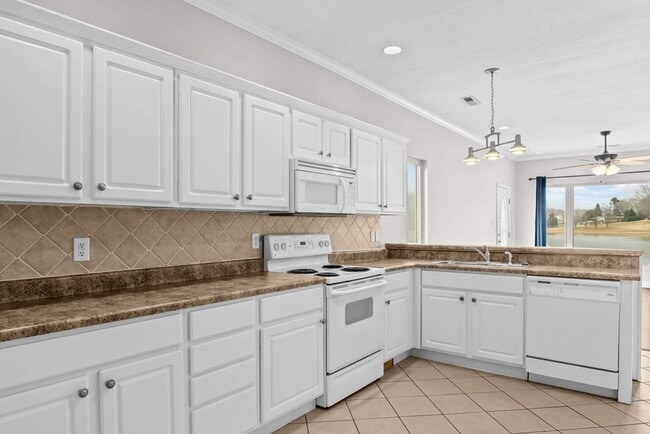 Building Photo - Riverside 2BR/2BA Cottage – Minutes from Downtown Knoxville