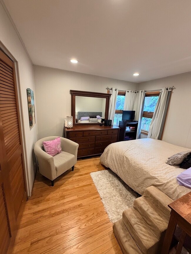 Building Photo - 137 Richard Ave