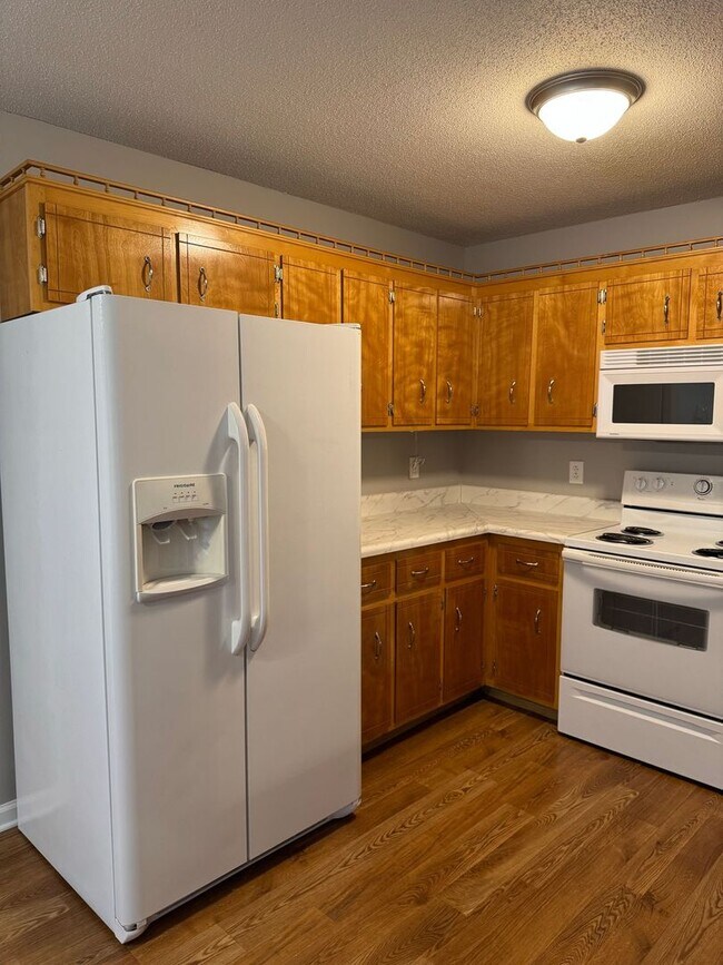 Building Photo - Sango! 3 Bed/2.5 Bath with unfinished base...