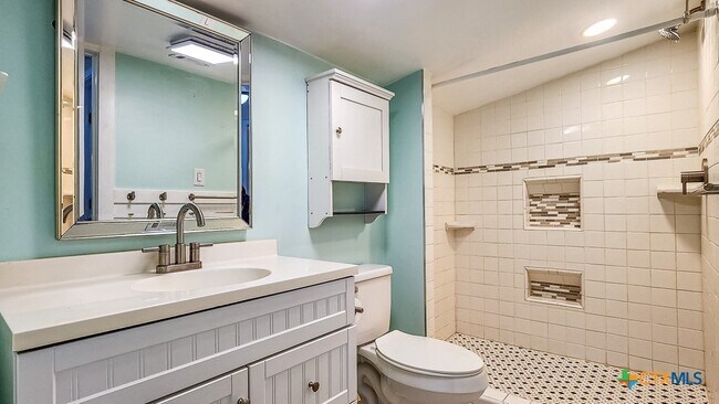 Building Photo - 622 Conway Dr