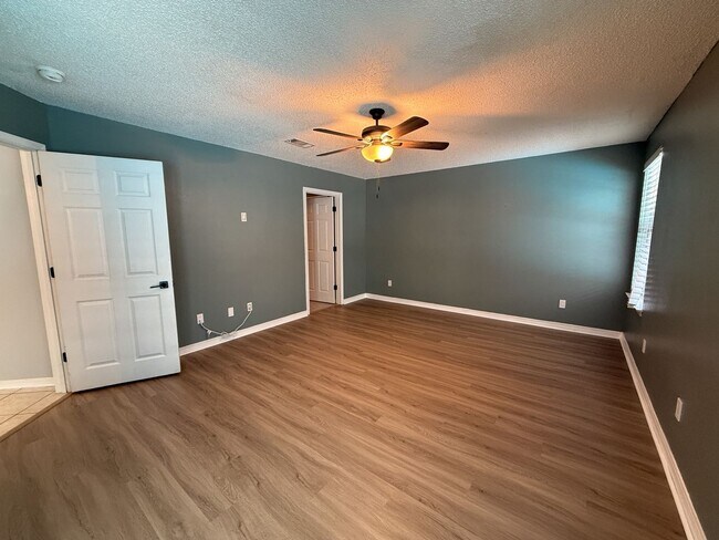 Building Photo - 1137 Carla Dr