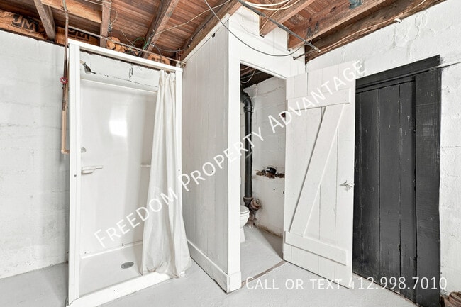 Building Photo - 425 32nd St