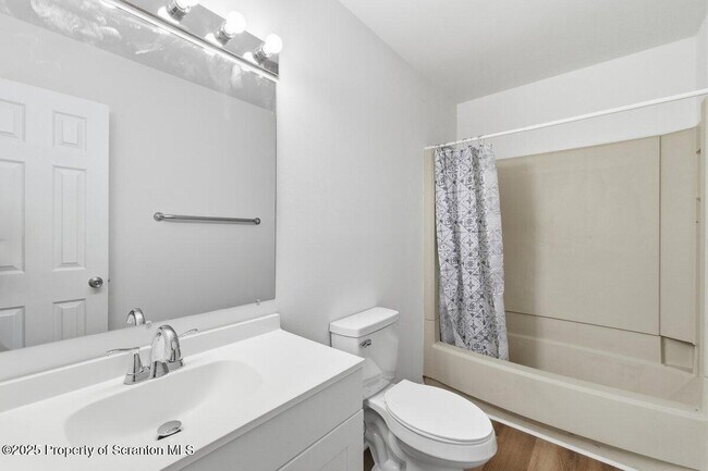 Building Photo - 1273 Chateau Dr