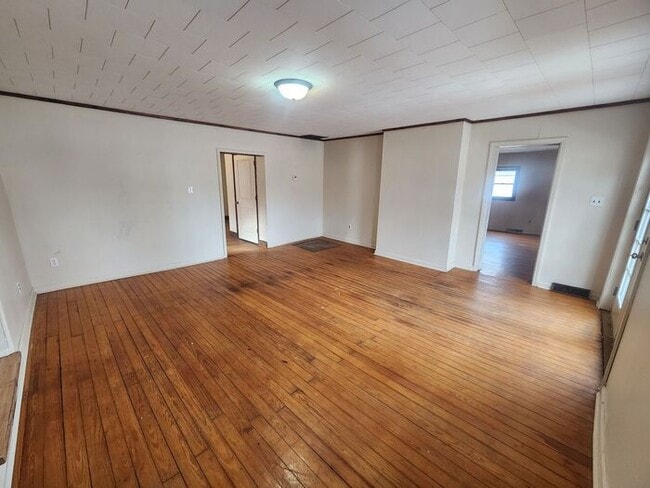 Building Photo - 2 Bedroom House in Newport, IN