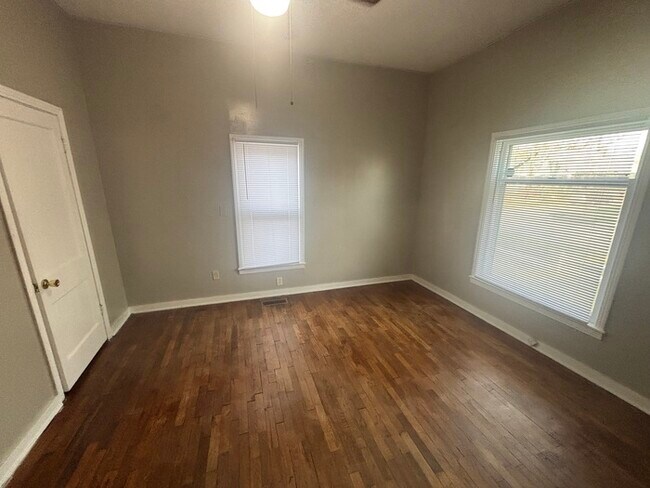 Building Photo - 1115 N Carlos Ave