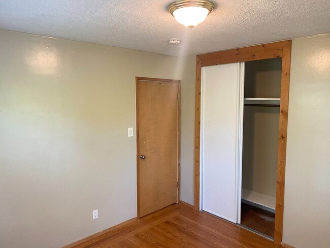 Building Photo - Advent - Stunning Three Bedroom House W/ T...
