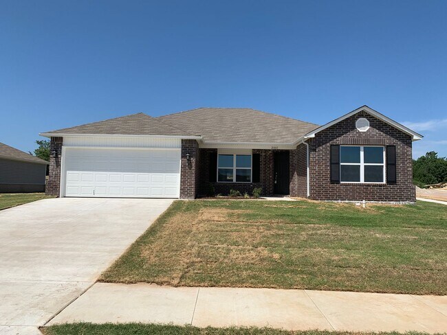 Building Photo - This well-designed 4-bedroom home has a split floor plan that gives the feeling of space.