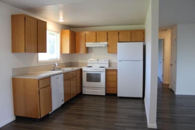 Building Photo - Three bedroom, 1 1/2 bath with fenced yard near Intel