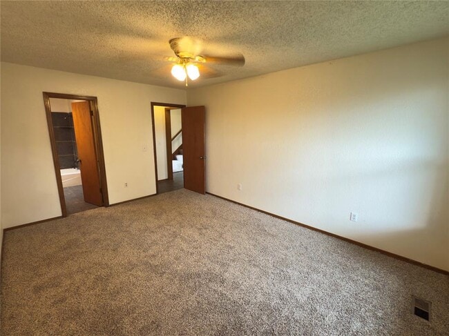Building Photo - 217 Woodbridge Cir