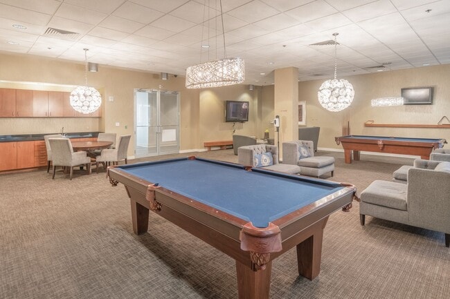 Building Photo - Stunning 2-bedroom, 2-bathroom condo locat...