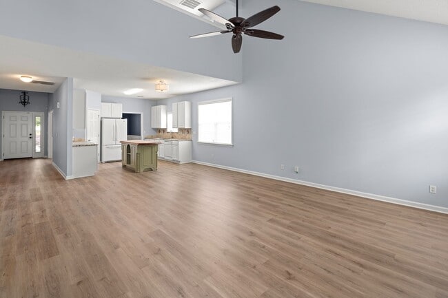 Building Photo - Spacious House in Hadley Park