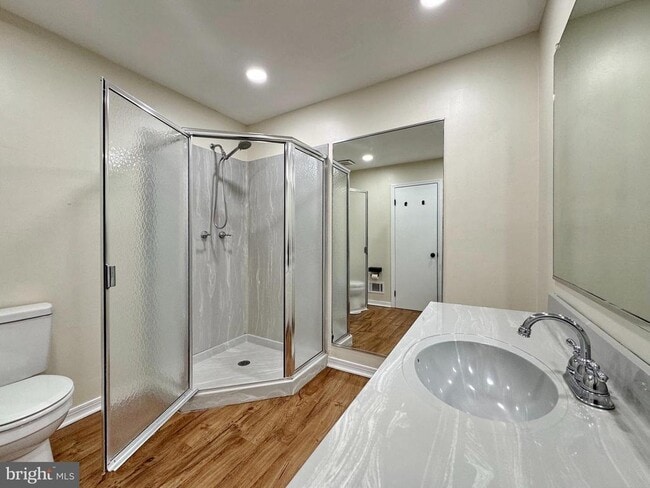 Building Photo - 401 Butternut Ct