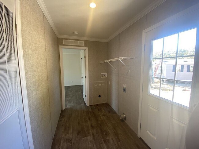 Building Photo - 4 Autumn Ct