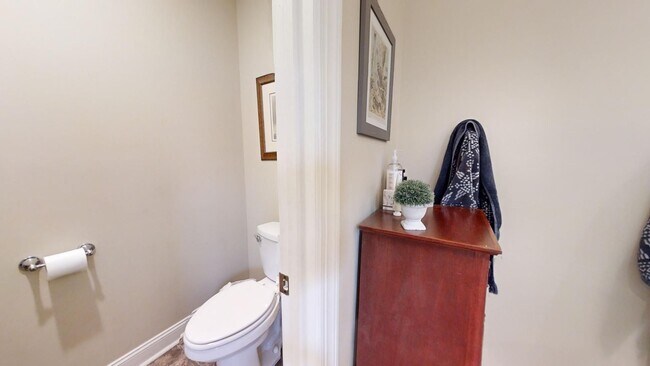 Building Photo - Gorgeous and updated home in Heart of Auburn