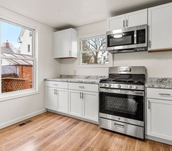 Building Photo - 59 Cedar St