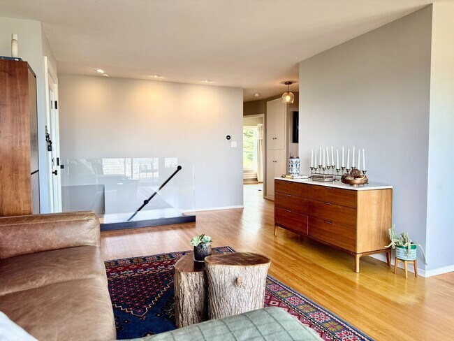 Building Photo - 3BR/2BA | Unobstructed Panoramic Views | Live Above the Fog | Intentional Living