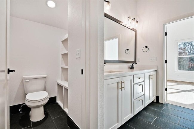 Building Photo - 32 Coalburn Dr