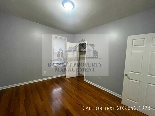 Building Photo - 25 Cumley St