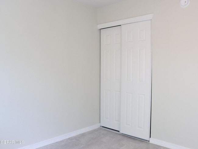 Building Photo - Beautiful 3 bed/2 baths and more for RENT