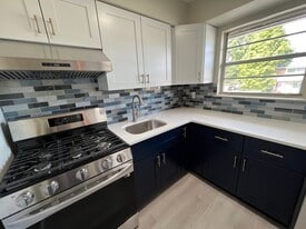 Building Photo - 47 Garden View Ter