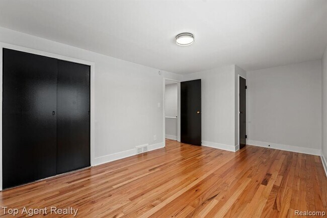 Building Photo - 1724 Graefield Rd