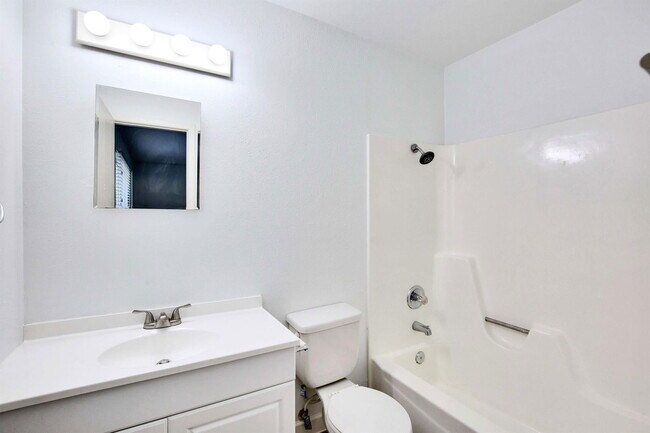 Building Photo - 8002 Croftwood Dr