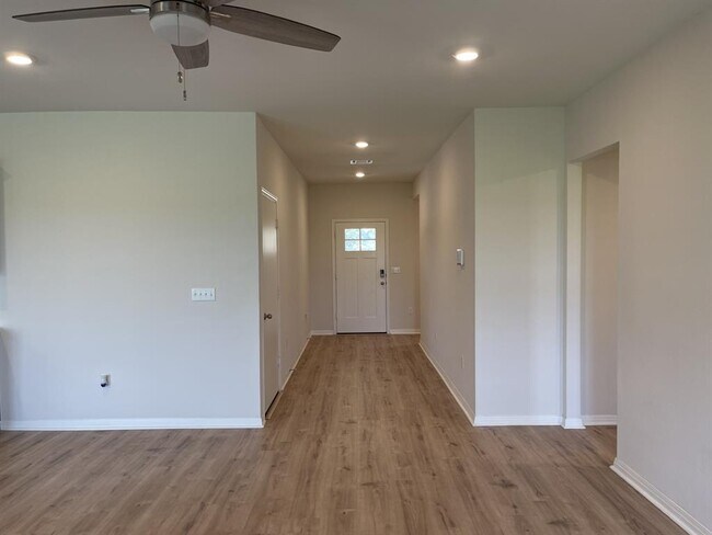 Building Photo - 101 Loon Dr