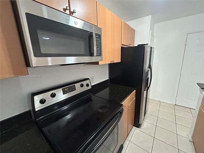 Building Photo - 1725 Palm Cove Blvd
