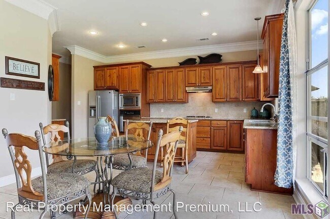 Building Photo - 5 br, 3 bath House - 39349 Lakeland Ave