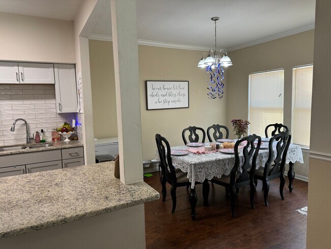 Building Photo - END OF JULY 2025 PRE-LEASE!  Spacious 3 Be...