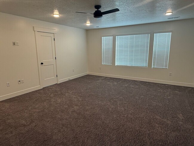 Building Photo - Half off first months rent - Beautiful townhome with 2 car garage, Central Air and Master Suite